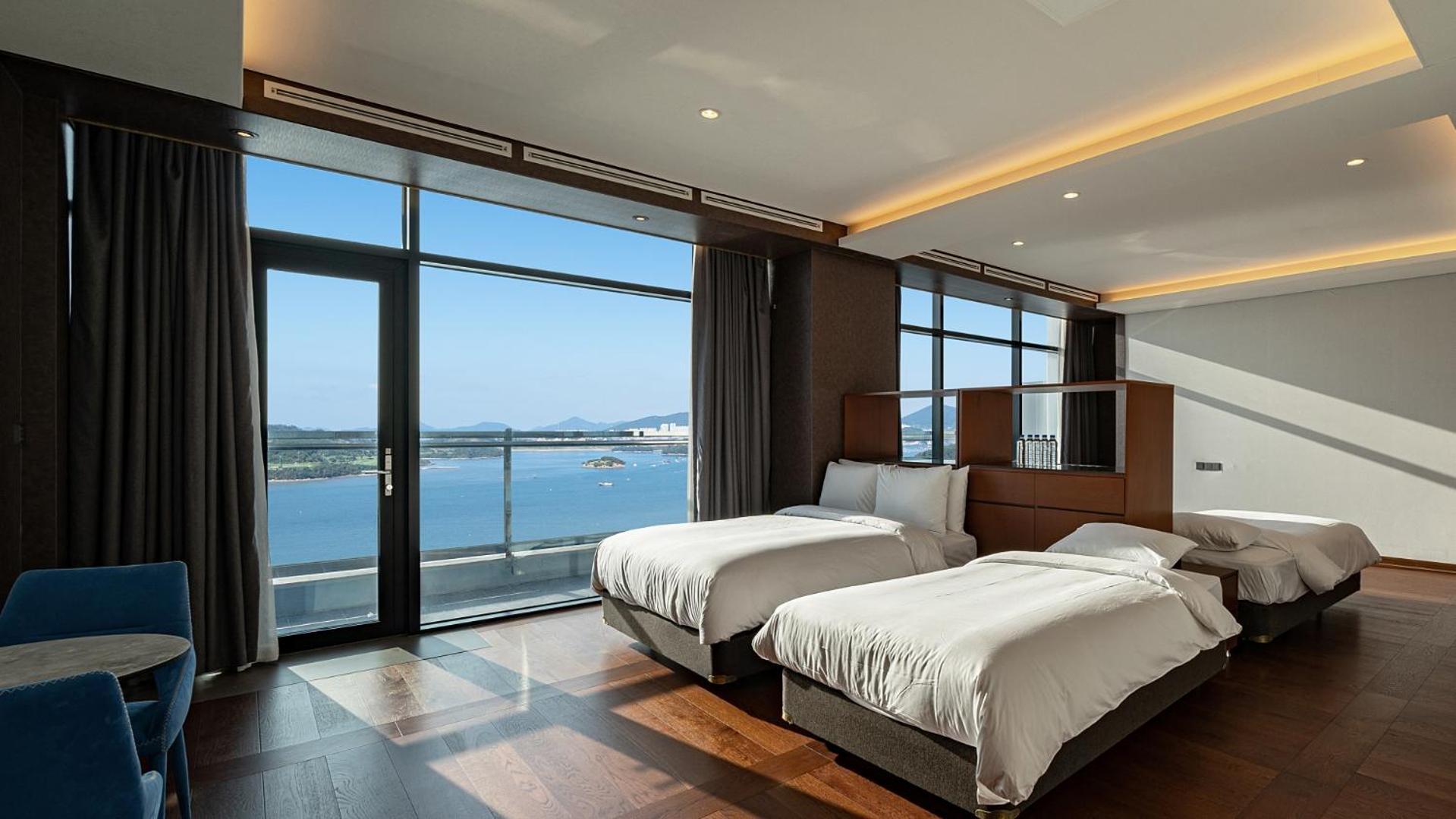 Hotel Jcs Yeosu Extérieur photo