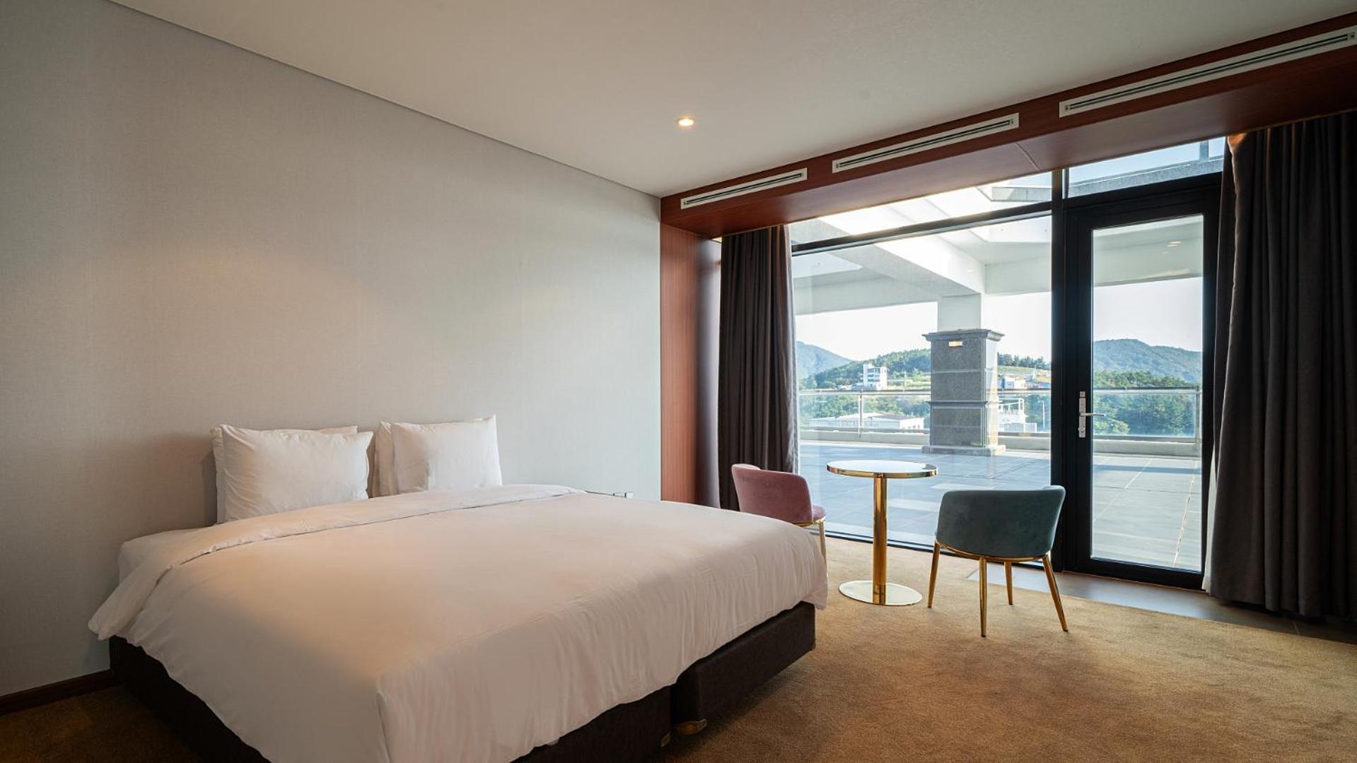Hotel Jcs Yeosu Extérieur photo