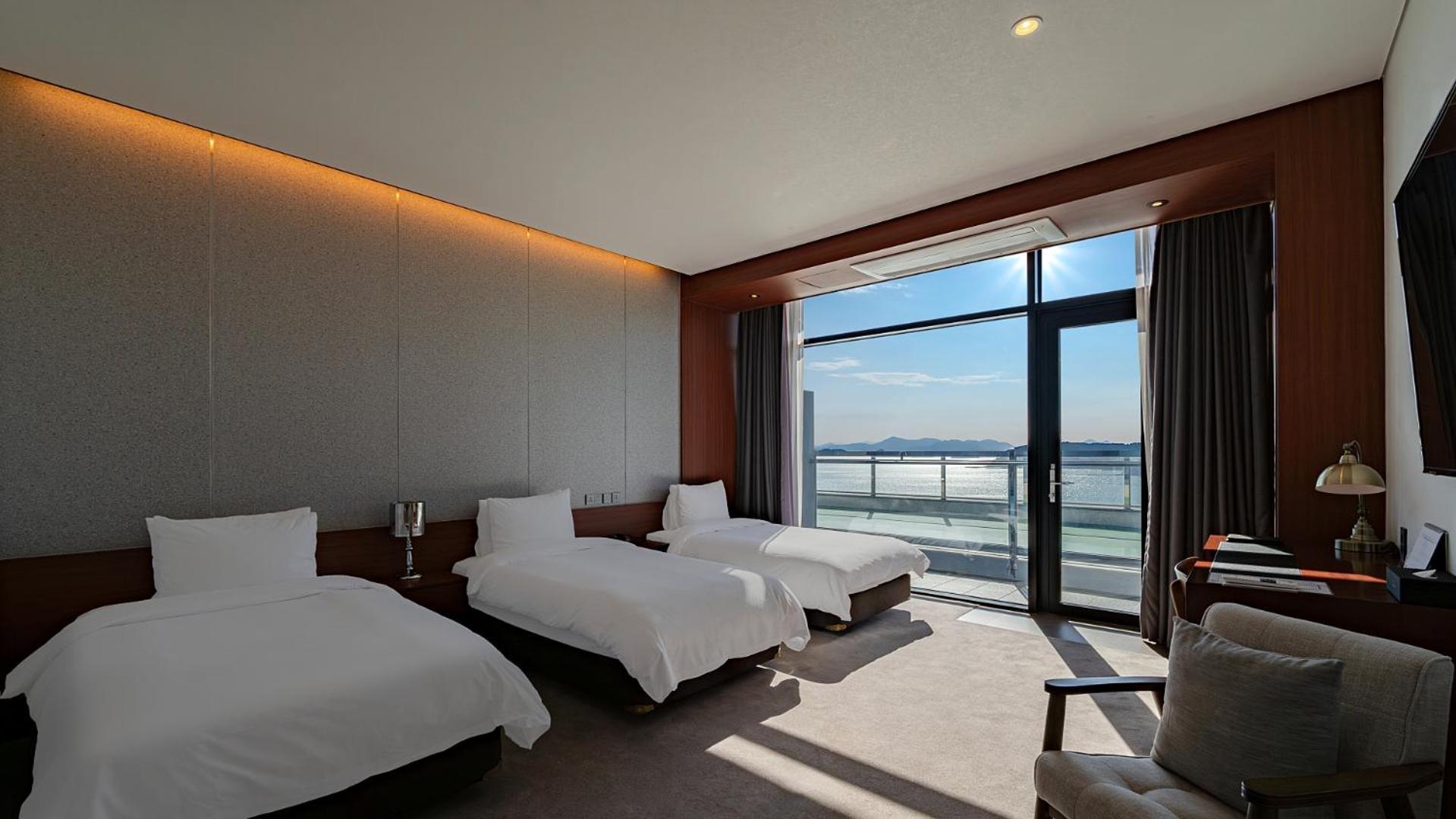 Hotel Jcs Yeosu Extérieur photo