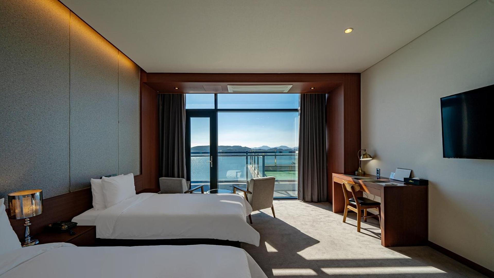 Hotel Jcs Yeosu Extérieur photo